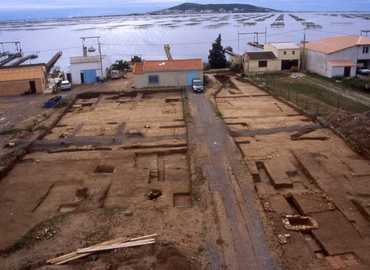 La fouille du site littoral du Bourbou est menée de 1995 à 1999. © ArchéOfactory