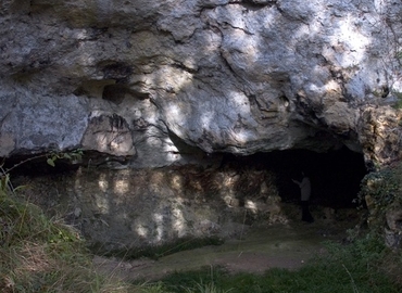 La cave Taillebourg de l'abri sculpté du Roc-aux-Sorciers