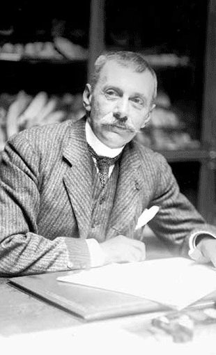 L'archéologue français Jacques de Morgan (1857-1924) qui fit des fouilles à Suse (Mésopotamie), en 1897. © Albert Harlingue/Roger-Viollet