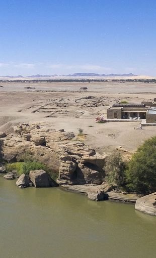 Vue du site de la ville antique depuis le Nil (© Mission de Saï / Vincent Francigny)